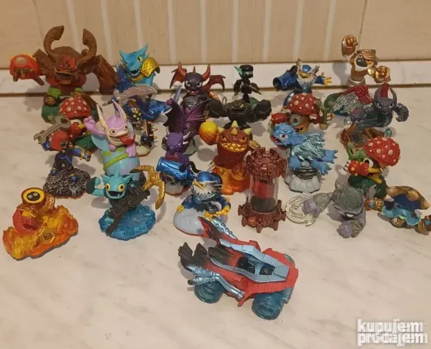 Skylanders 22 figurice, vozila, kristala i extra delovi