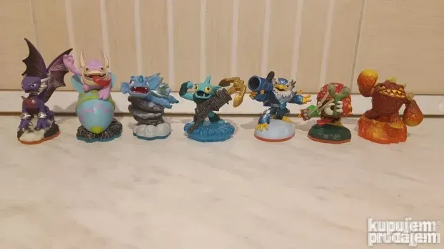 Skylanders 22 figurice, vozila, kristala i extra delovi