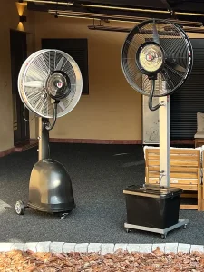 Ventilator sa raspršivačem na vodu