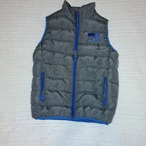 Prsluk za decaka Nov snizeno 10-12god