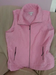 Christopher Banks štepani rozi prsluk vel. XL(46-48)