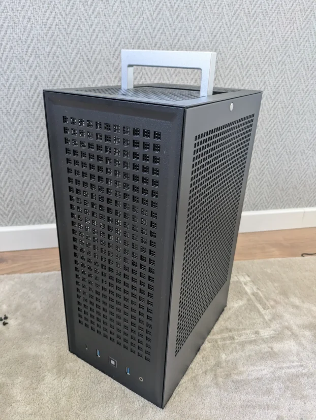 PC Case Hyte Revolt 3 - KupujemProdajem