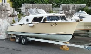 Prodaje se old timer jahta model Bora C2 sa 2 motora