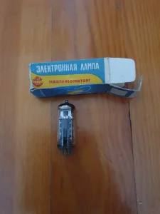 Lampaška cev PCL 84