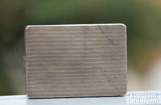 Obilno posrebrena tabakera iz 1940