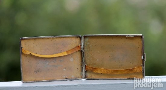 Obilno posrebrena tabakera iz 1940