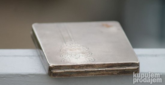 Obilno posrebrena tabakera iz 1940