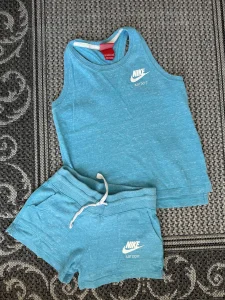 nike komplet 116/122