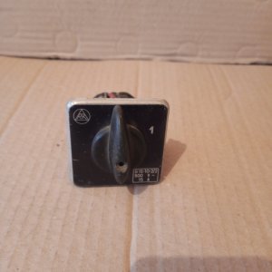 Grebenasti prekidač