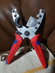 Knipex 90 25 20 rezac za spojne i zastitne cevi