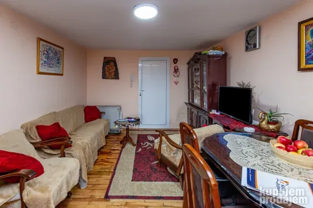 Prodaje se stan u kući u Gornjomatejvačkoj ulici