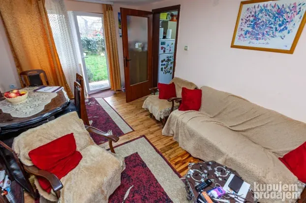 Prodaje se stan u kući u Gornjomatejvačkoj ulici