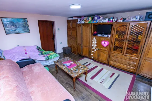 Prodaje se stan u kući u Gornjomatejvačkoj ulici