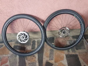 Tockovi 27.5 sa Gumama Schwalbe Kaseta Sram 11