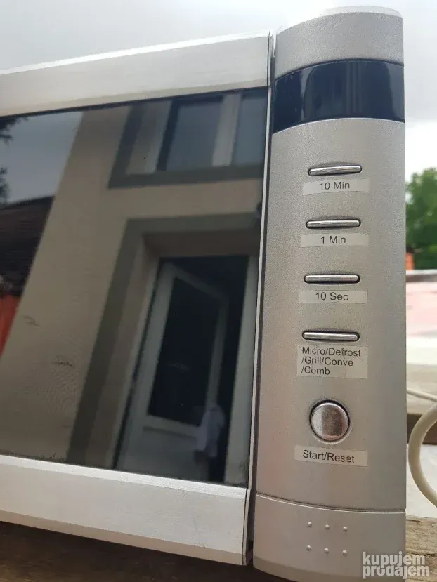 Exquisit Mikrotalasna Grill Inoks Siva 1100W Top stanje
