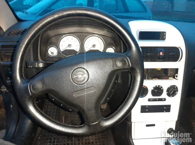 Opel astra volan komande na volanu