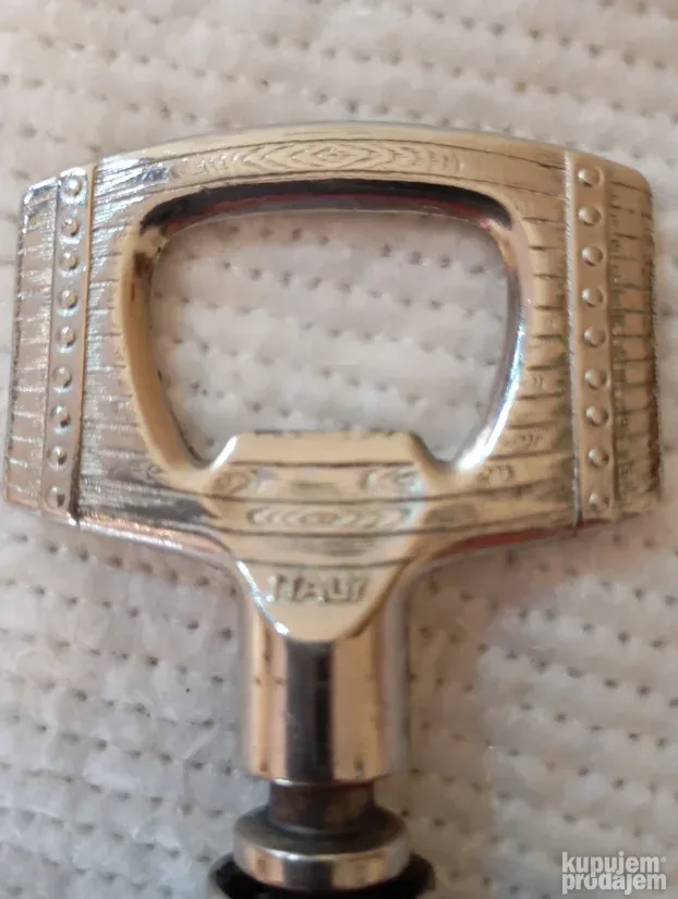 Stari otvarač za flaše