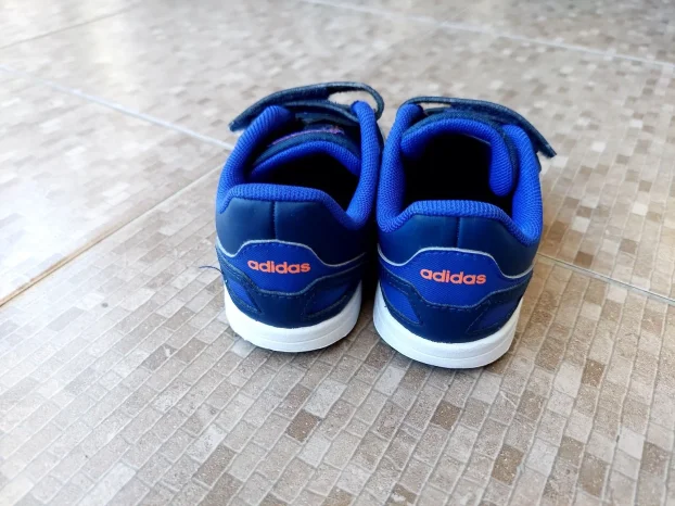 Kao nove Adidas patike za dečaka ili devojčicu broj 25.5
