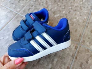 Kao nove Adidas patike za dečaka ili devojčicu broj 25.5