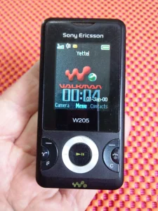 Sony Ericsson W205, sve mreze. Odlican.