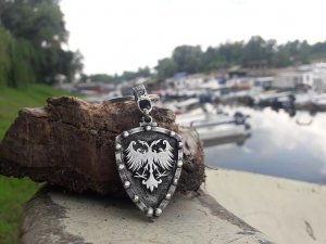 Grb Nemanjica na stitu privezak