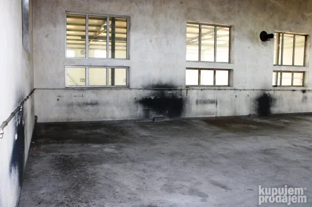 Hala sa kancelarijama na Čamurlijskom putu