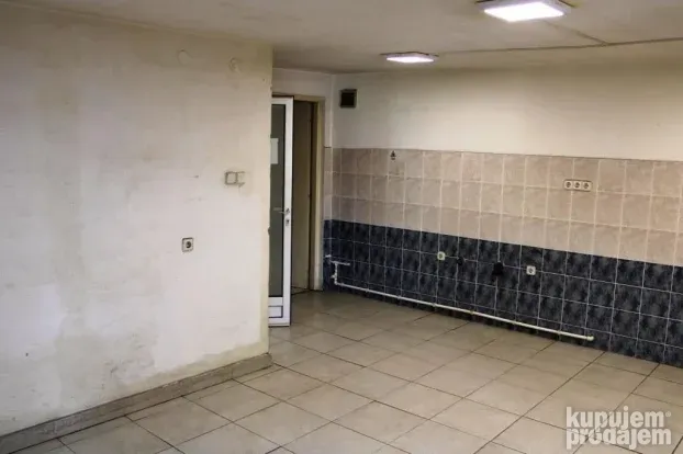 Hala sa kancelarijama na Čamurlijskom putu
