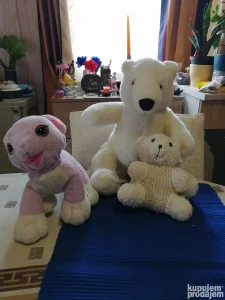 Tri plišane igračke