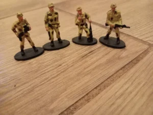 vojnici velicina oko 3 cm