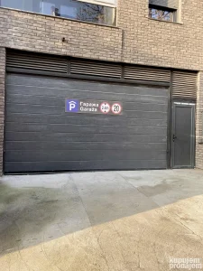 Veliko 16m2 Garažno Mesto Kod Bulevara Kralja Aleksandra