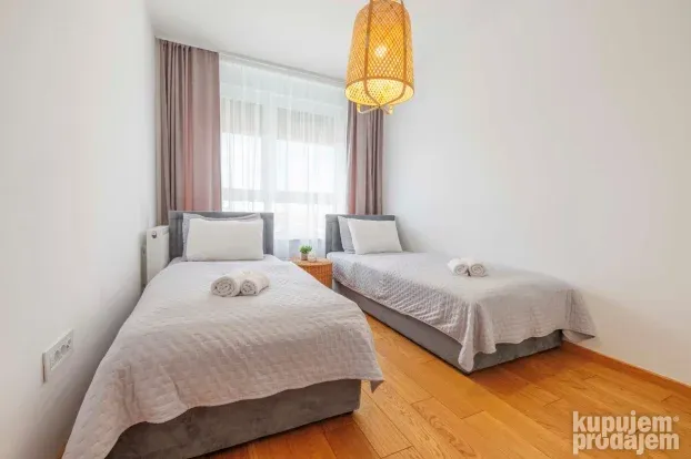 Stan na dan - Apartmani sa parkingom u centru NS