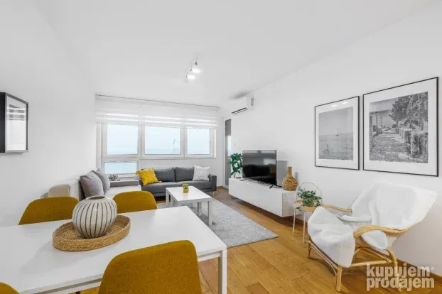 Stan na dan - Apartmani sa parkingom u centru NS