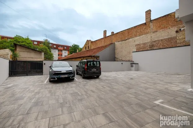 Stan na dan - Apartmani sa parkingom u centru NS