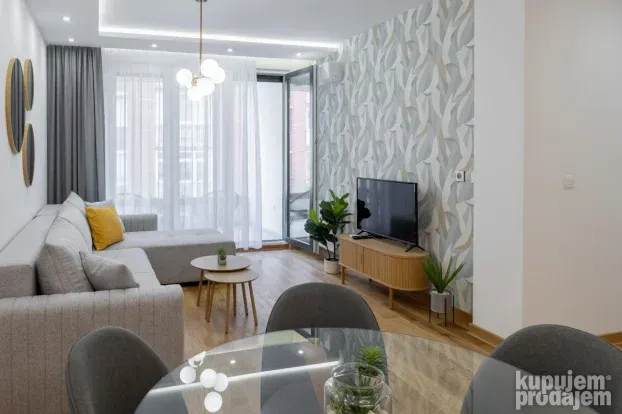 Stan na dan - Apartmani sa parkingom u centru NS