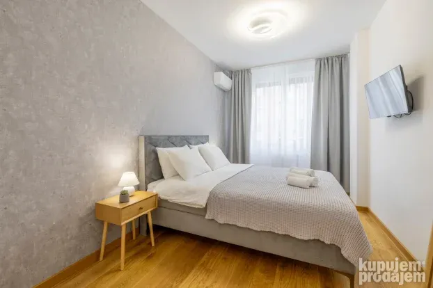 Stan na dan - Apartmani sa parkingom u centru NS