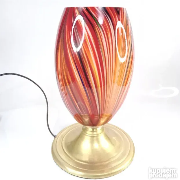 Stara stona lampa