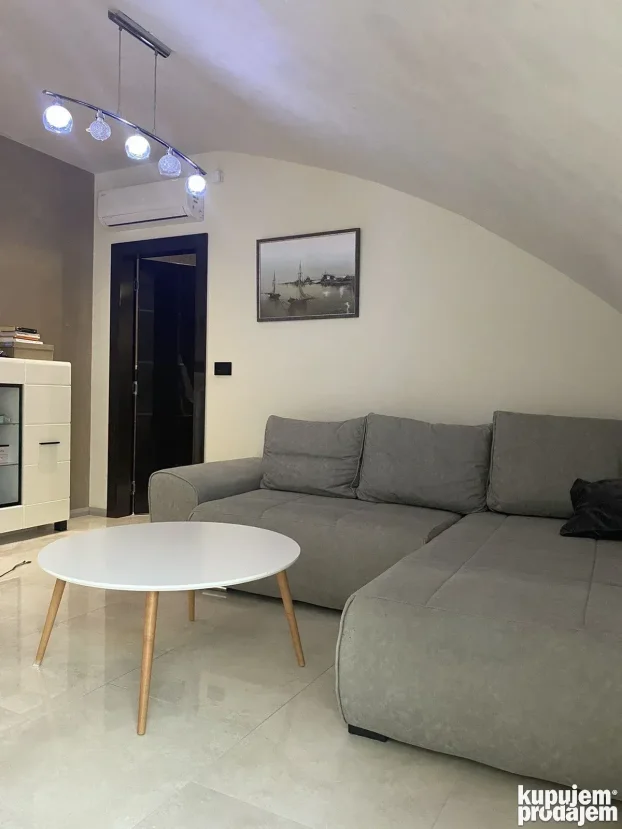 Janka čmelika 10, Nova Detelinara, 0.5 garsonjera, 65 m²