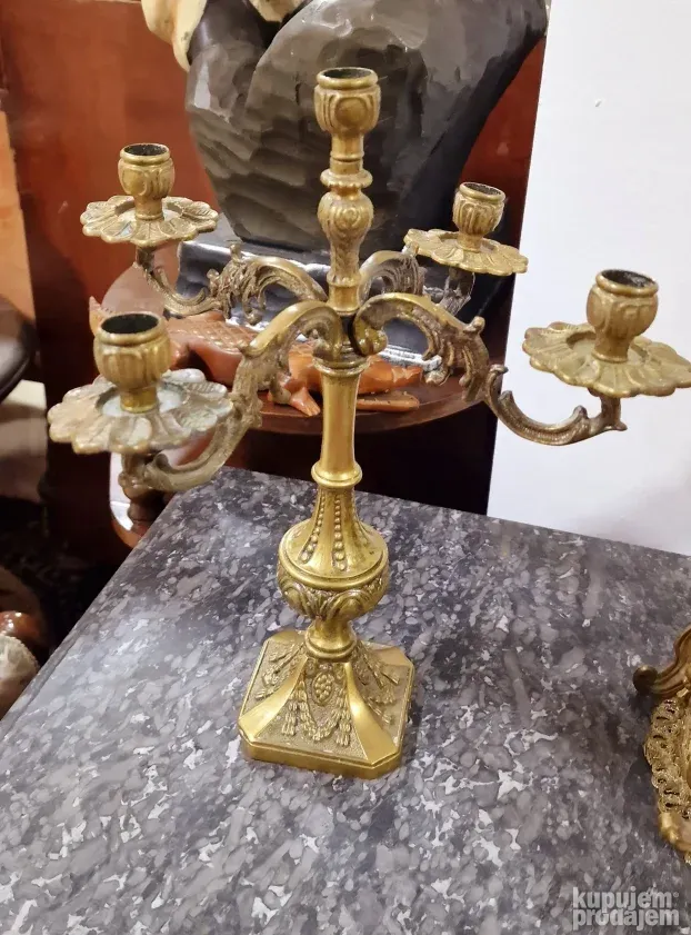 Prelep stari mesingani komplet sat sa svecnjacima