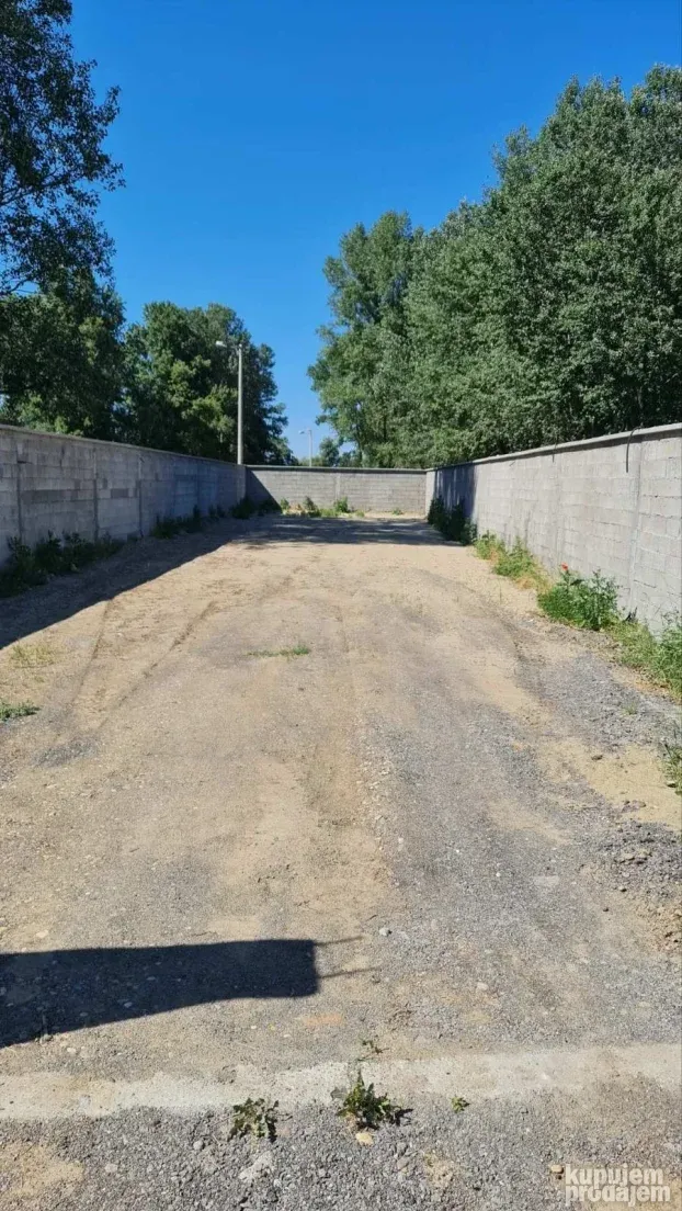 Izdajem plac na Dunavu kod Goce i Renata