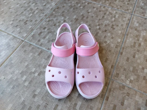 Ocuvane crocs sandale oznaka j2
