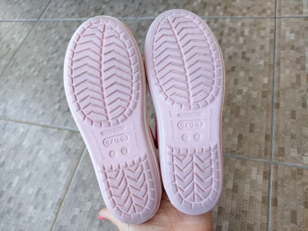 Ocuvane crocs sandale oznaka j2