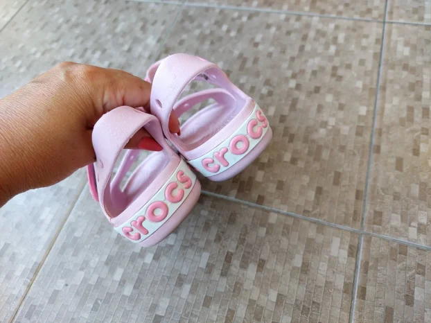 Ocuvane crocs sandale oznaka j2
