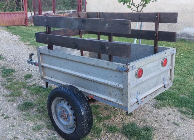 auto prikolica