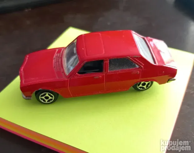 Crveni Peugeot 504 Norev Minijet