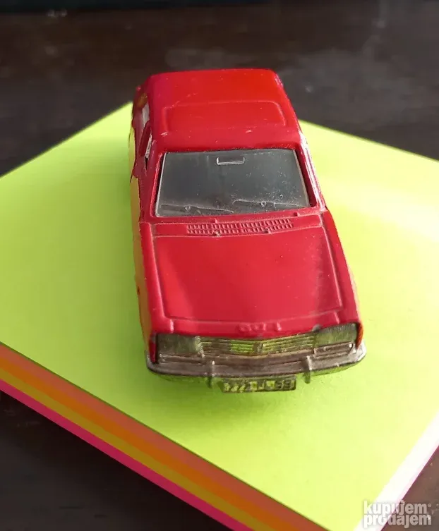 Crveni Peugeot 504 Norev Minijet