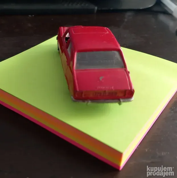Crveni Peugeot 504 Norev Minijet