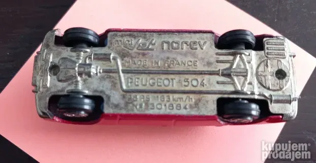 Crveni Peugeot 504 Norev Minijet