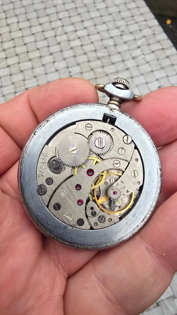 MOLNIA br.3 - kvalitetan i lep, ruski mehančki džepni sat