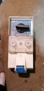 prekidac cee 16a.monofazni sa ukouto uticnicom