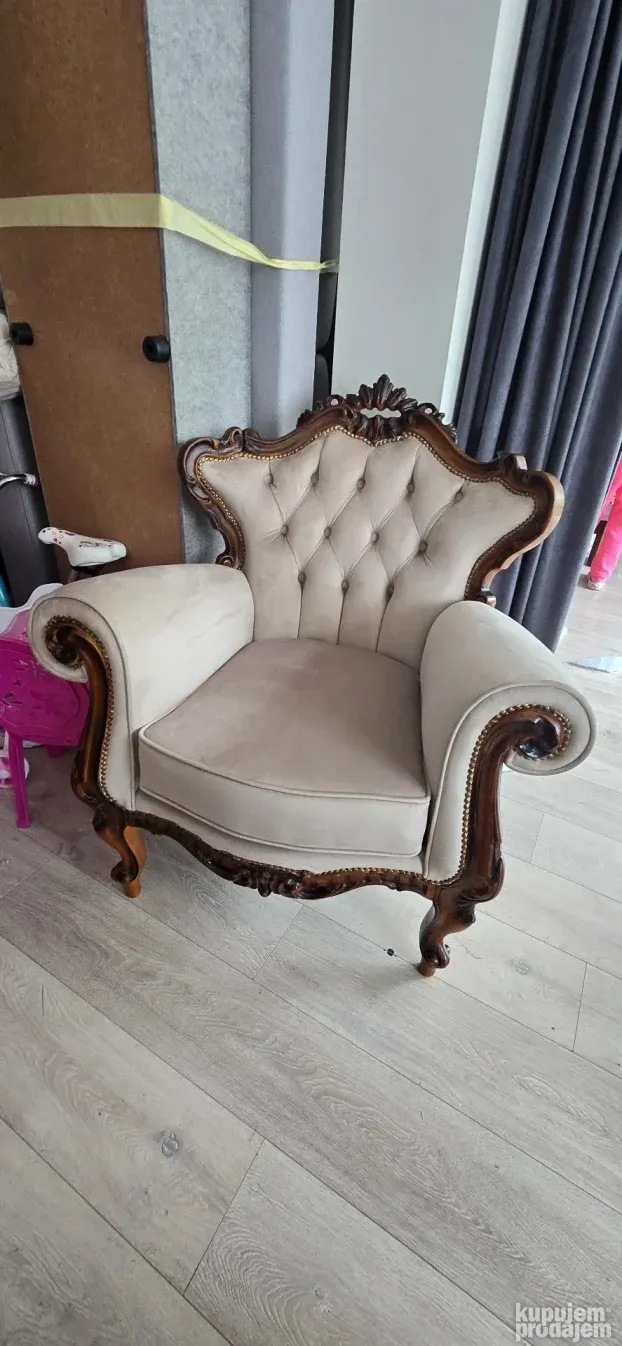 Presvlacenje svih vrsta namestaja,sedista automobila,motora.